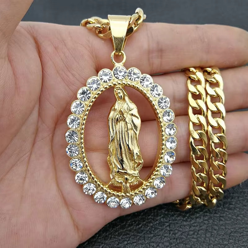 Medallón Virgen María: Fe y Elegancia en un solo Detalle