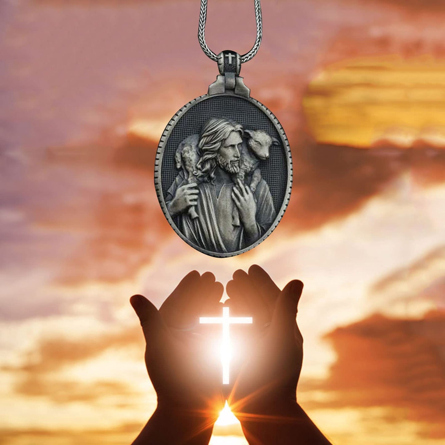 Medallón de Jesucristo Pastor: Lleva tu Fe Siempre Contigo